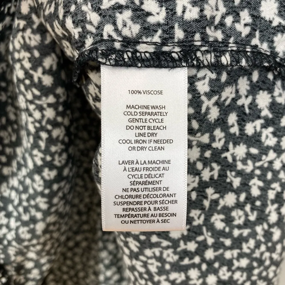 NWT Beachlunchlounge Black Dahlia Floral Top Quarter Buttoned 3/4 Sleeves M - Image 7