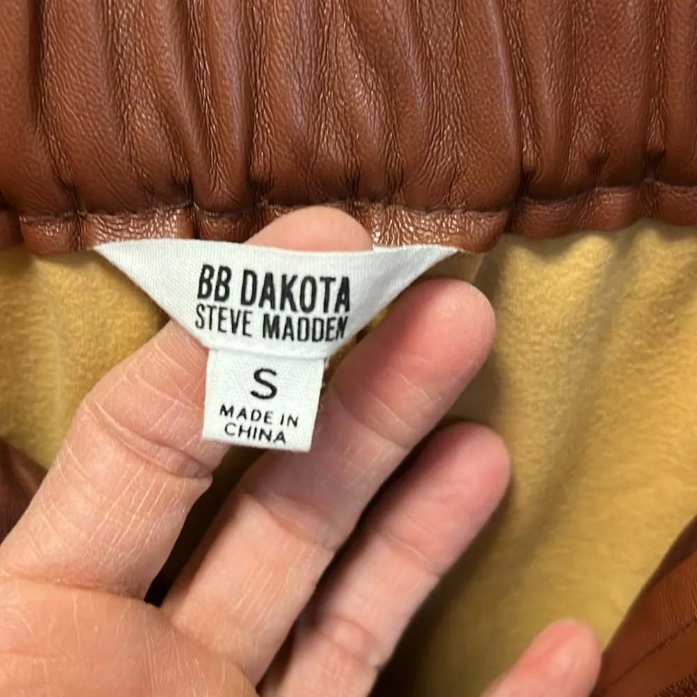 BB Dakota Womens Vegan Leather Paper Bag Pants Mahogany Brown EUC - Image 3