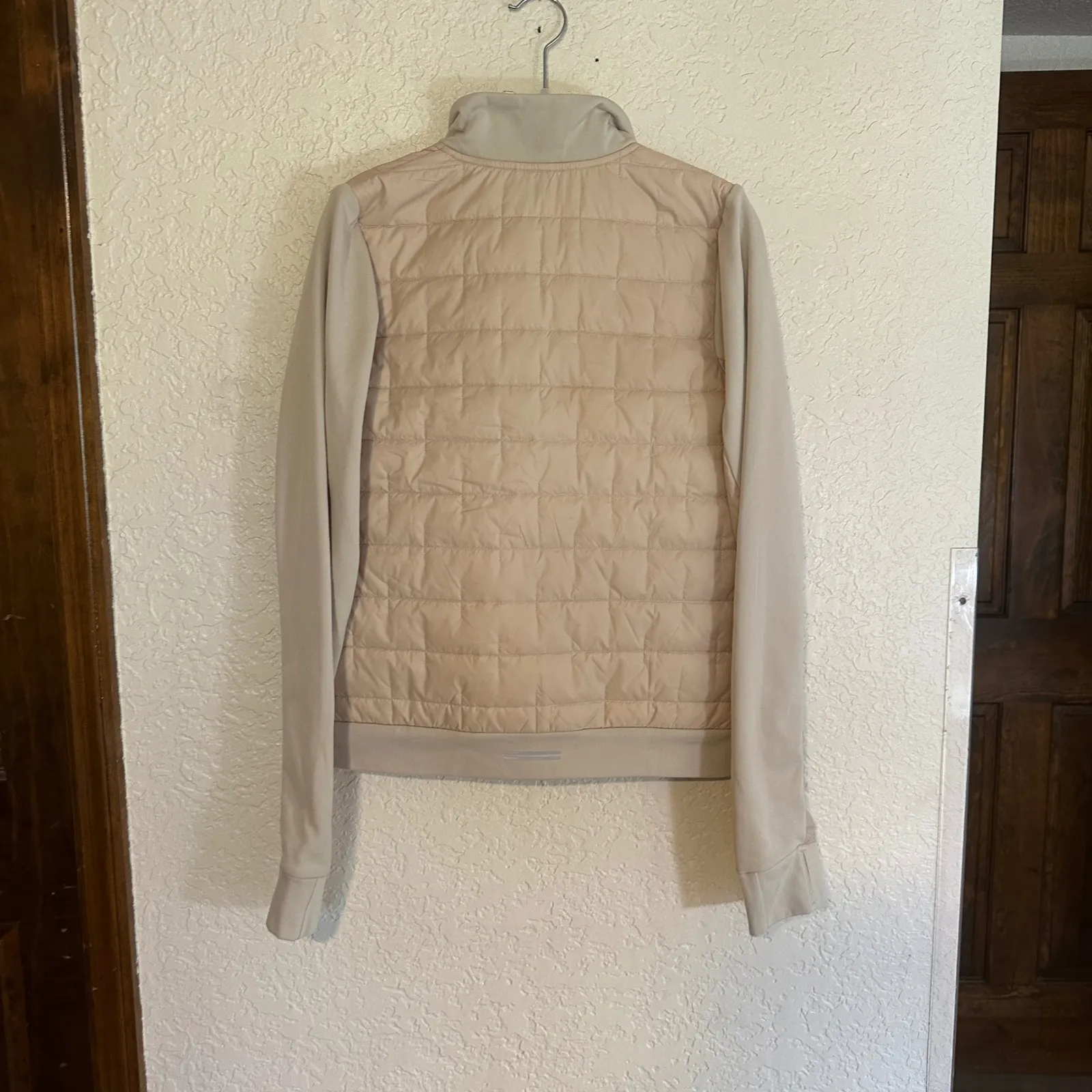 Nike Therma Fit Size M Beige Running Jacket Women's Quilted Full Zip NWT - Image 6