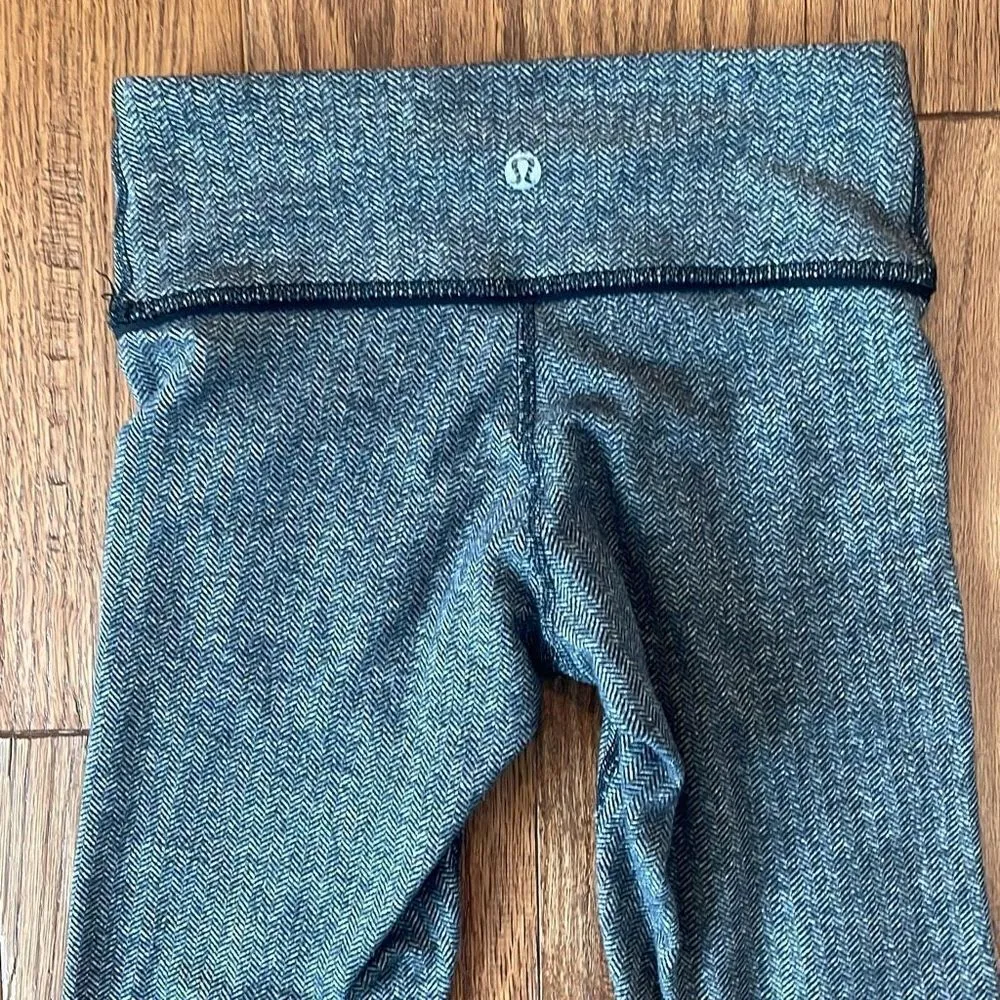 Lululemon  houndstooth black piping low rise legging - Image 7