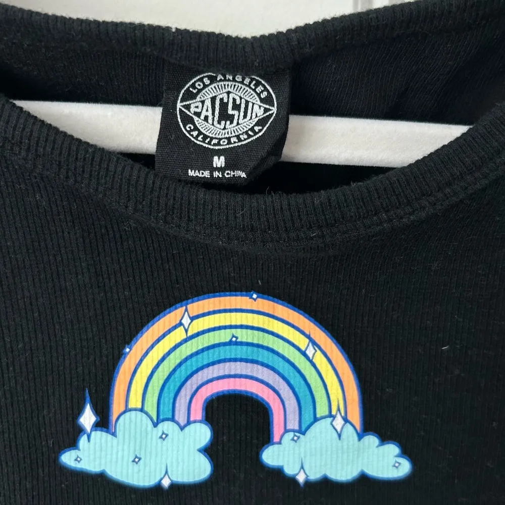 PacSun  cropped rainbow graphic tank top, size M - Image 3