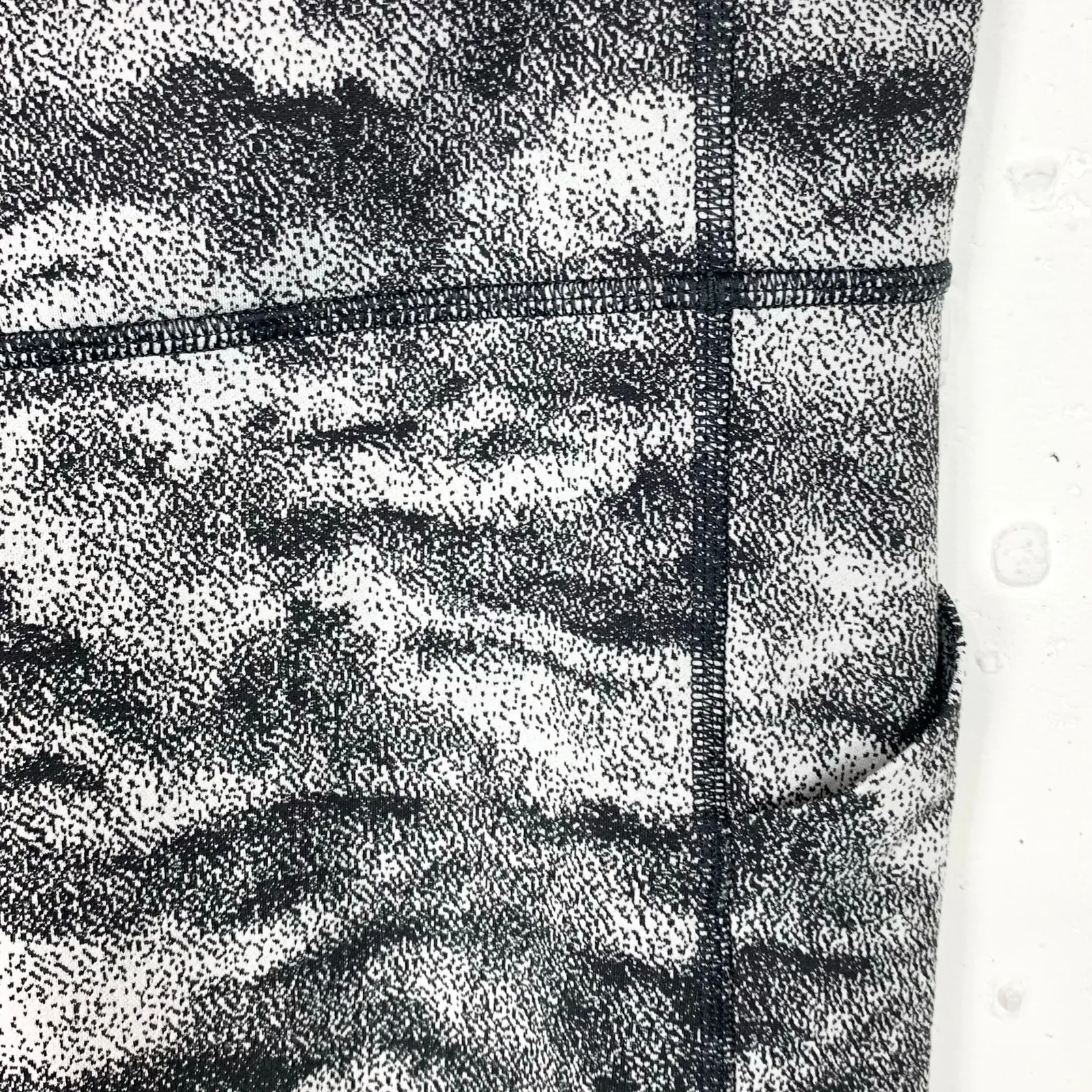 Lululemon Womens Pace Rival Crop Leggings Power Luxtreme Hazy Days Black White 6 - Image 7