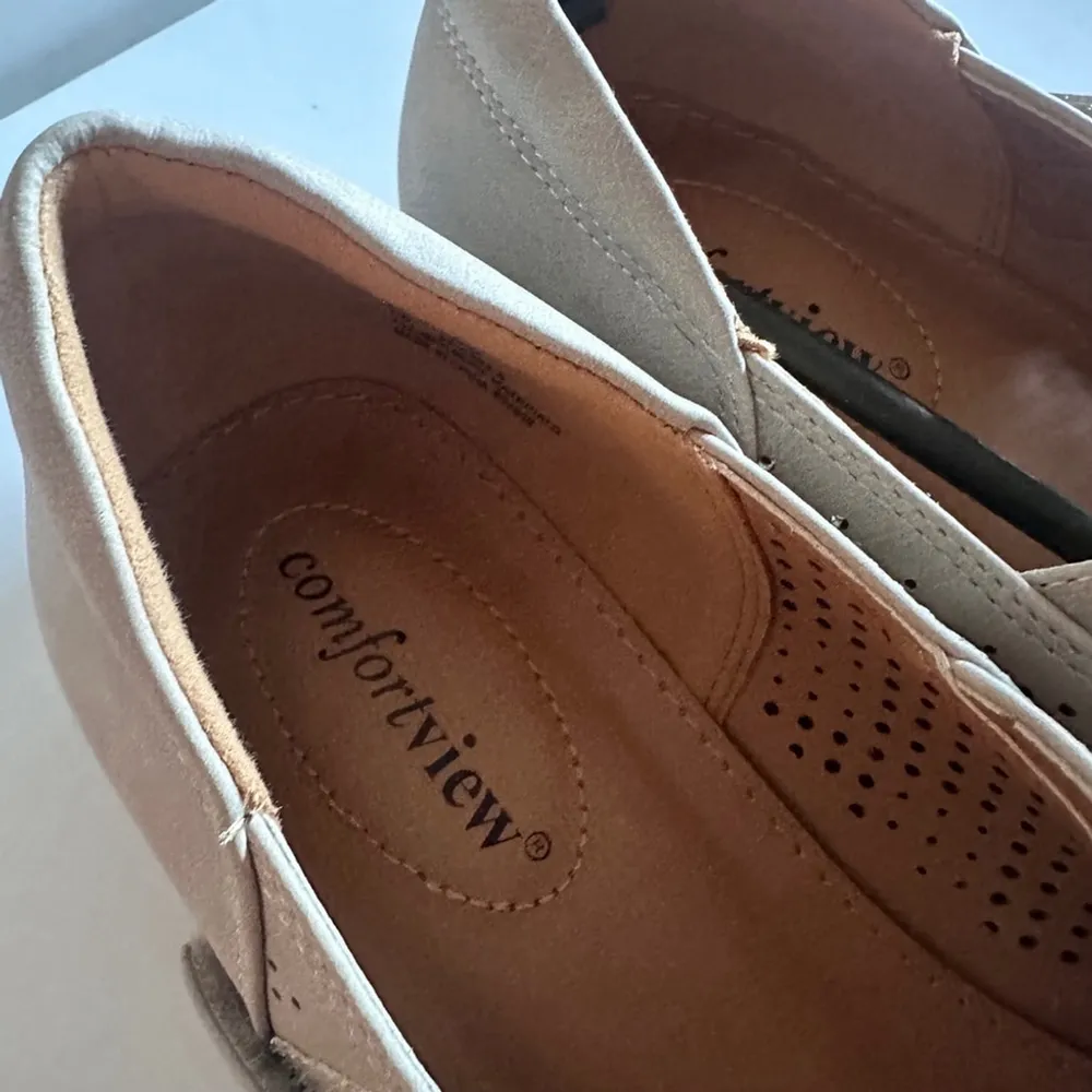 Comfortview Gray-Tan Perforated Mary Jane Flats Size 8 | Cross Strap | Giftable - Image 9