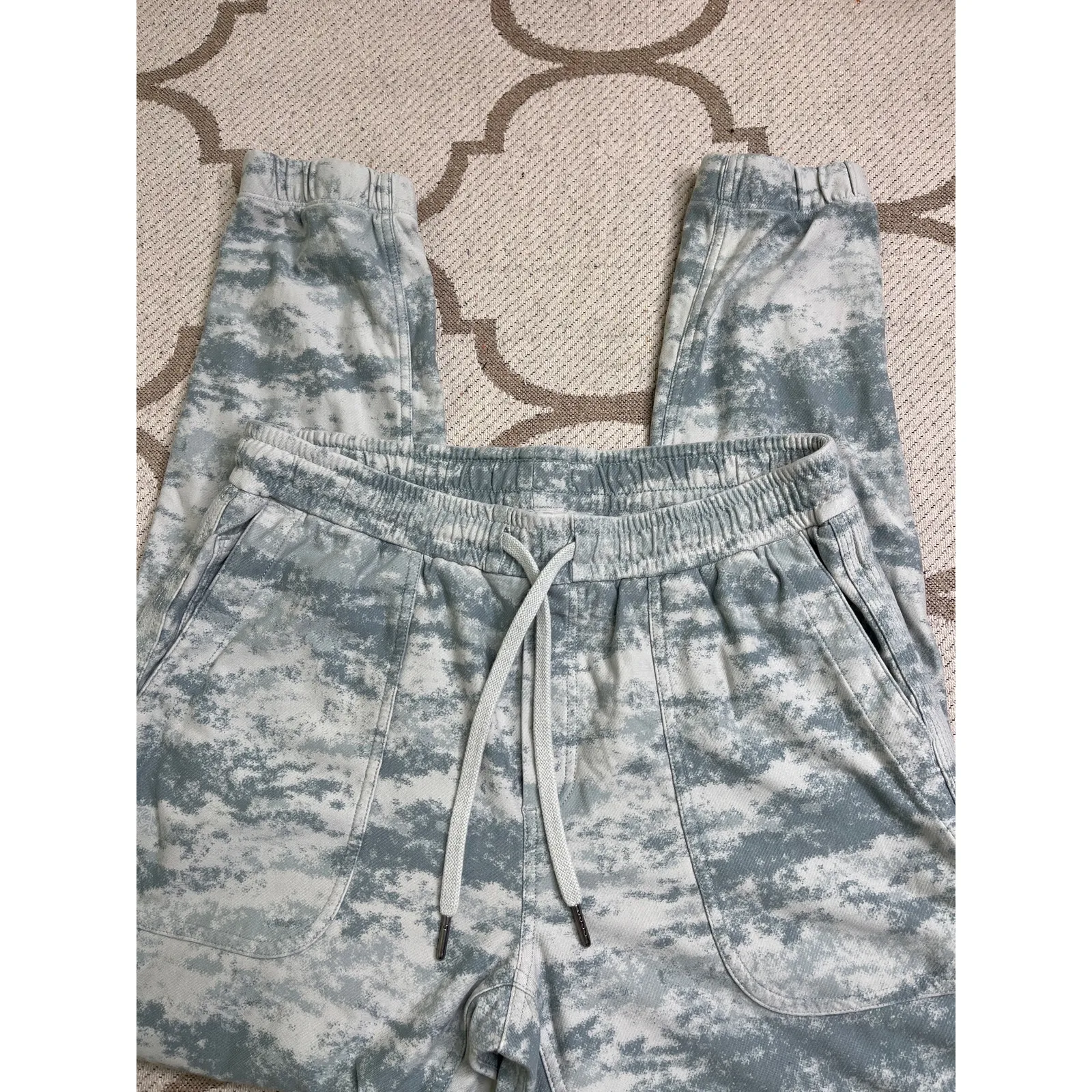 Athleta Farallon Jogger Pant in the Fog Camo print, size medium - Image 13