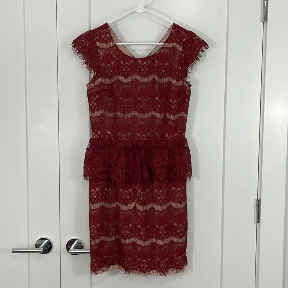 Anthropologie Maeve Small Red, Beige Lace Peplum Cap Sleeve Formal Dress - Image 2