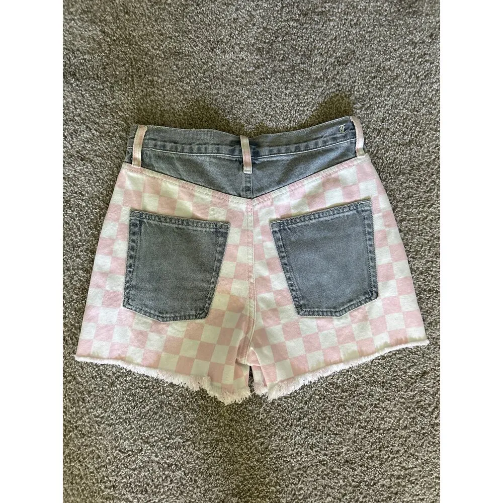Juicy Couture Western Check Print Shorts Light Wash Pink/White. Size 25. NWOT - Image 4