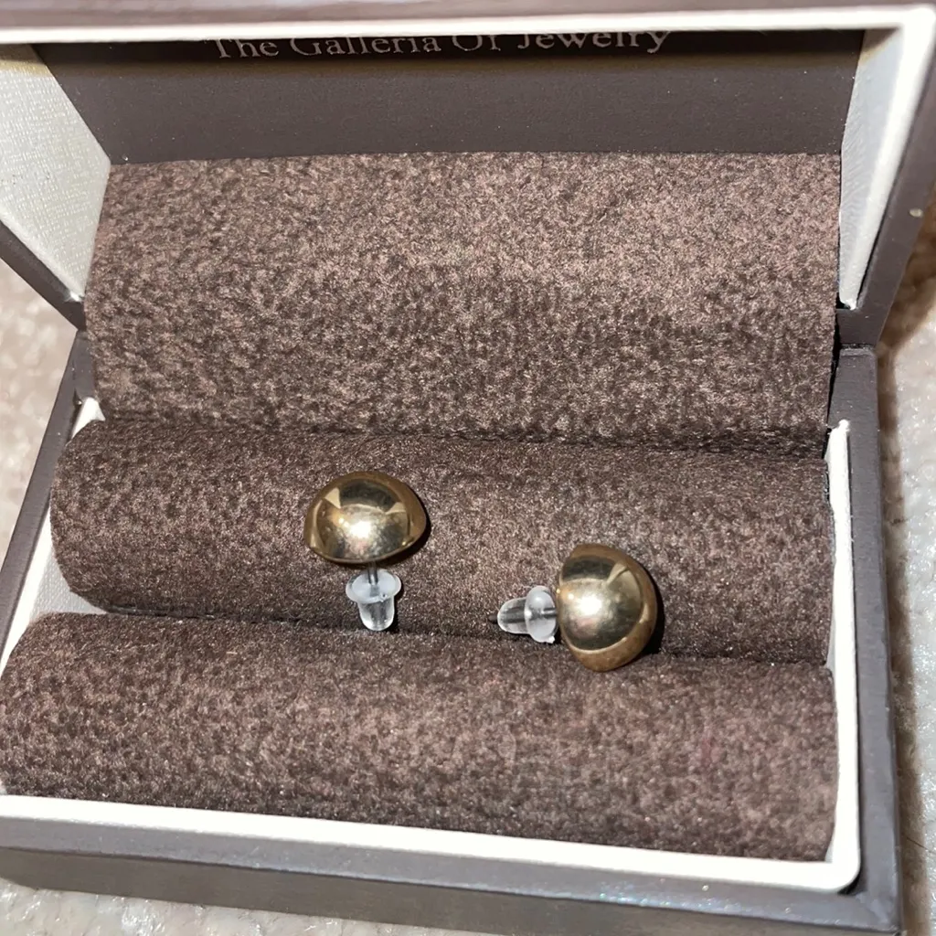 Gold dome earrings - Image 5