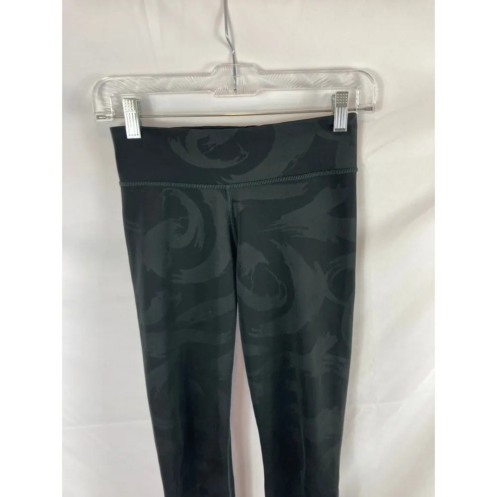 Adidas Patterned Crop Leggings Size Small - Image 2