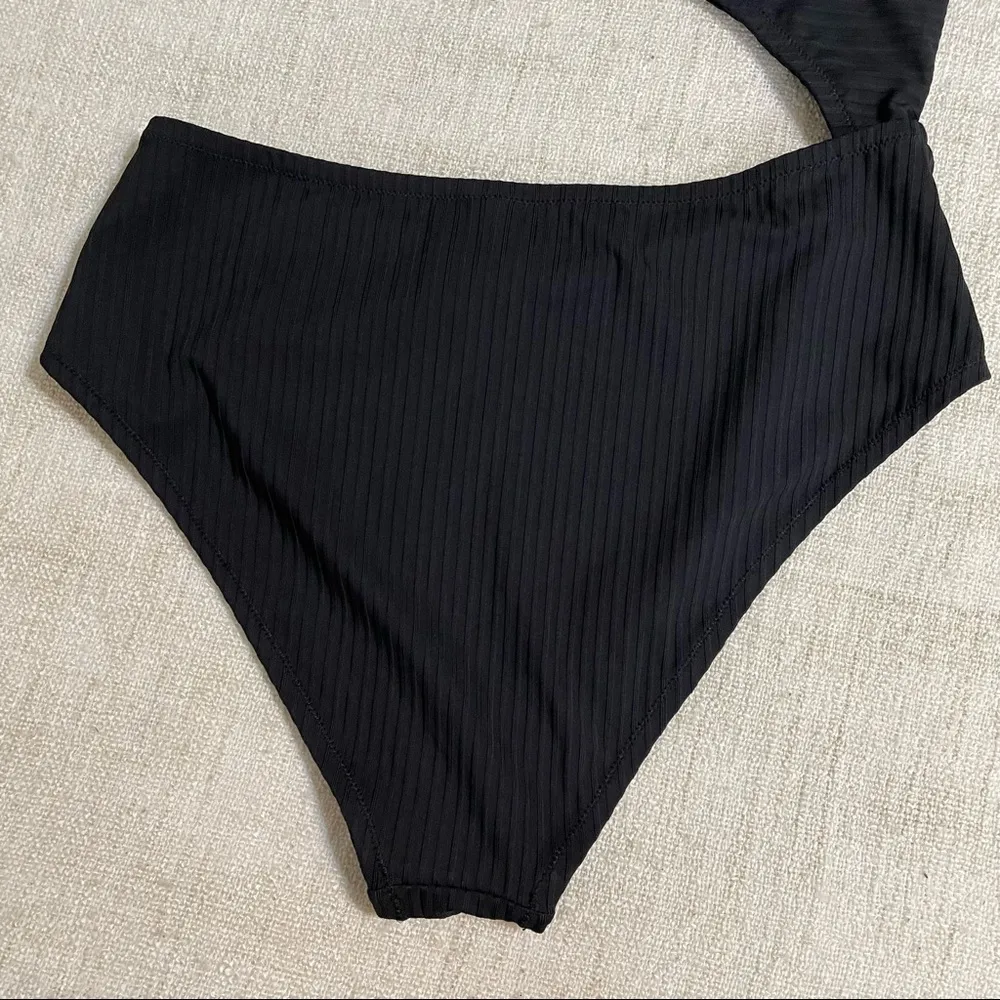 Shade & Shore One Piece Swimsuit - Image 8
