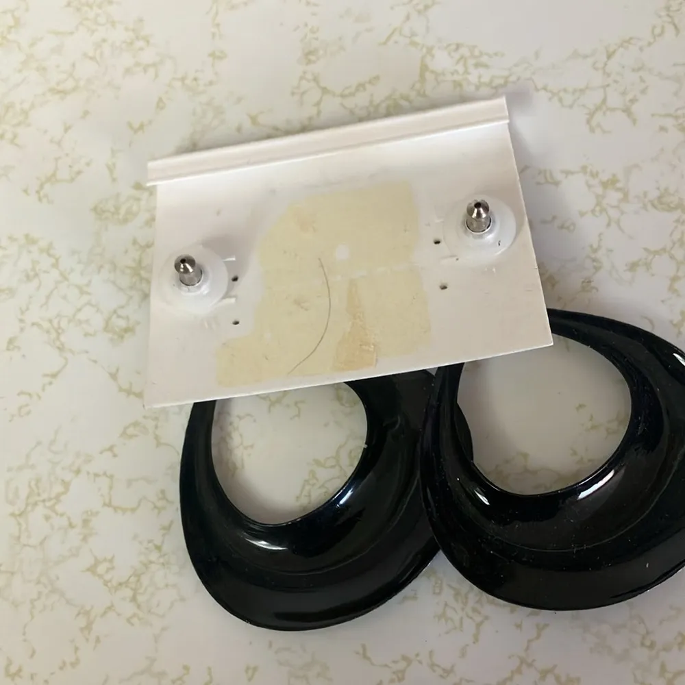 Vintage Splash Black Teardrop Earrings - Image 3