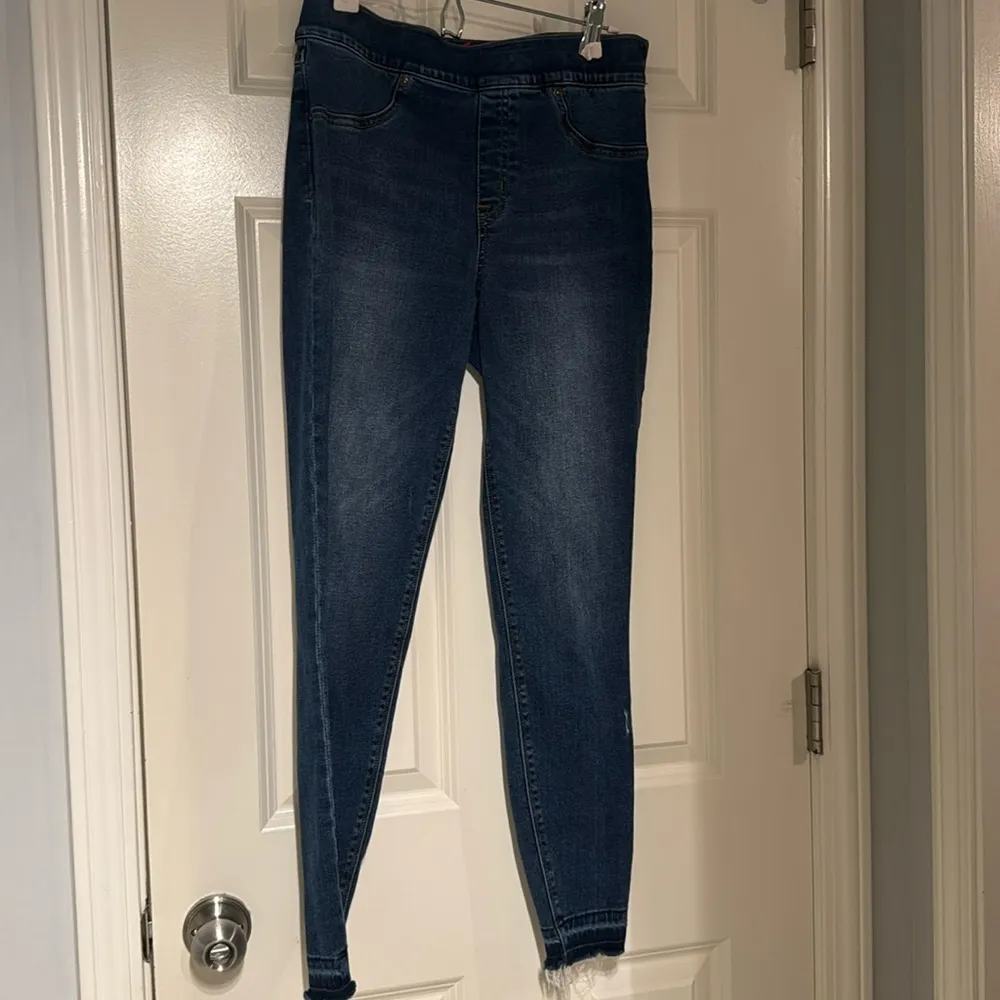 Spanx  DISTRESSED SKINNY JEANS, Medium  #20203R‎ - Image 4