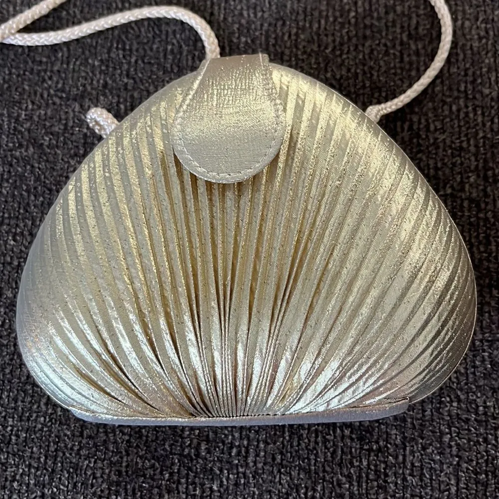 Source Unknown Gold Metallic Shell Clutch Mini Purse Snap Closure Crossbody Strap Black Inside - Image 2