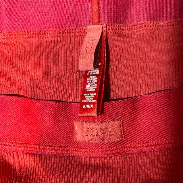 SKIMS Ribbed Leggings and Cotton Long Sleeve Jersey T-Shirt Set - Image 13