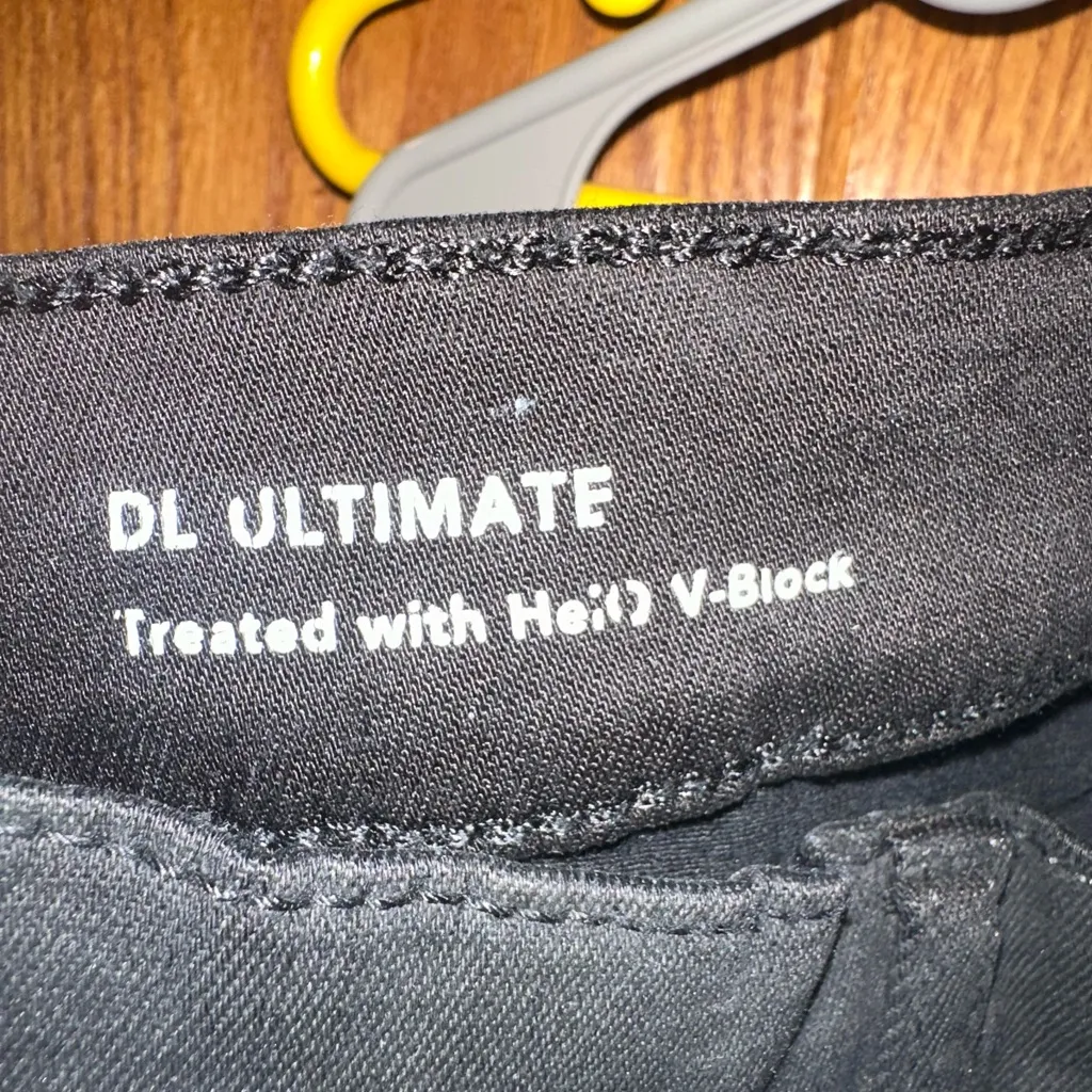 DL1961 Jet Black Skinny Jeans - Image 4