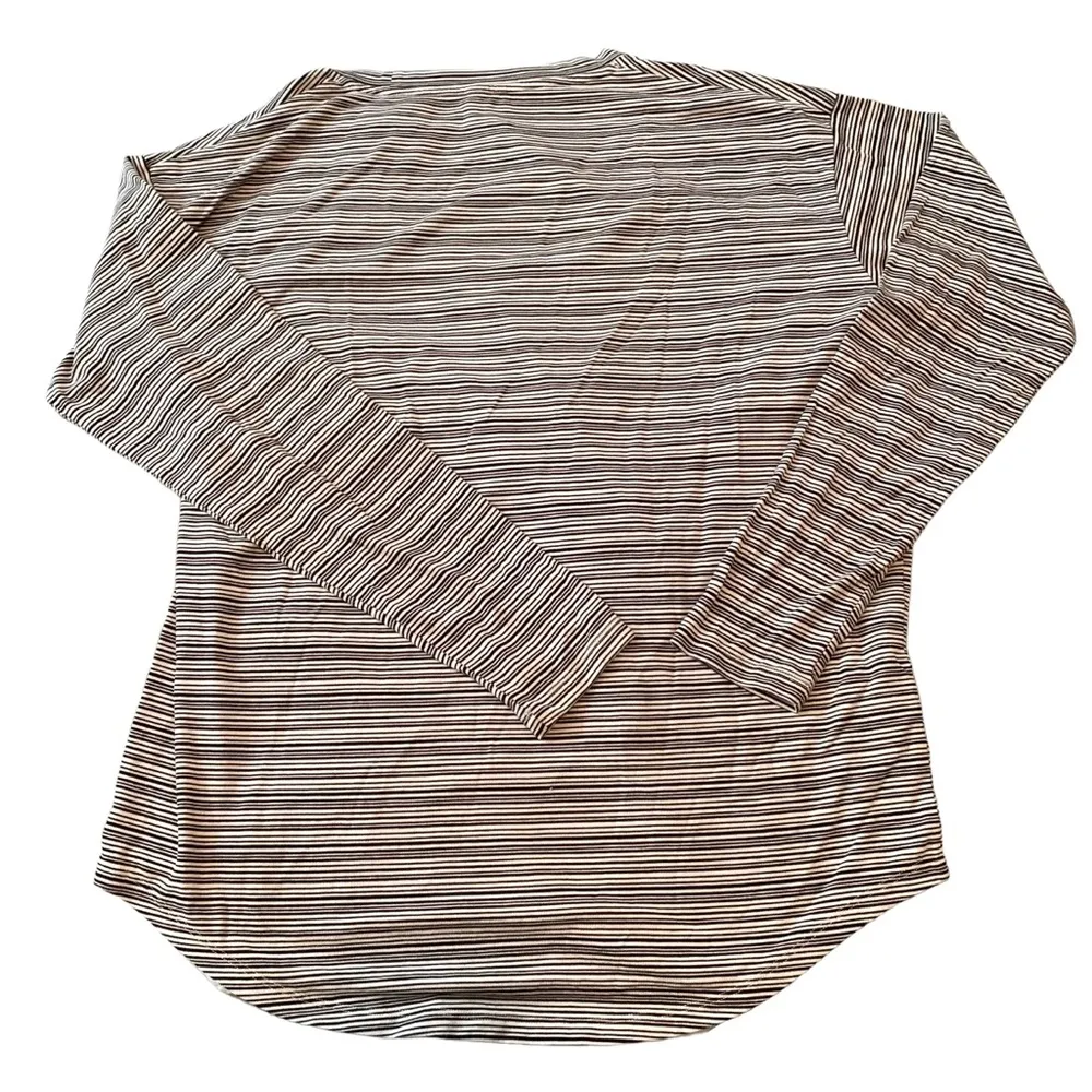 Athleta cream black long sleeve scoop neck pin stripe tee shirt top - Image 4