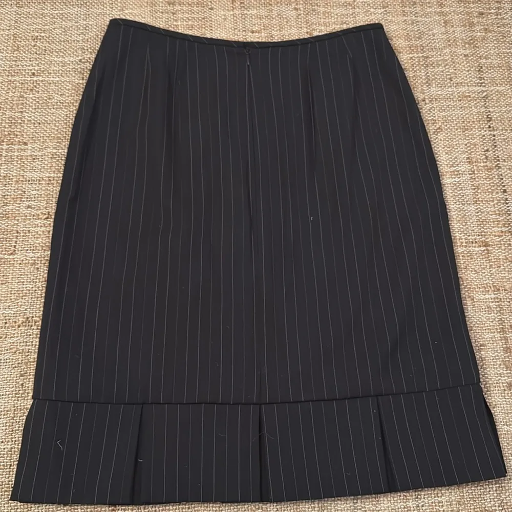 T Tahari Pinstripe Peplem Hem Suit Skirt size 8 - Image 6