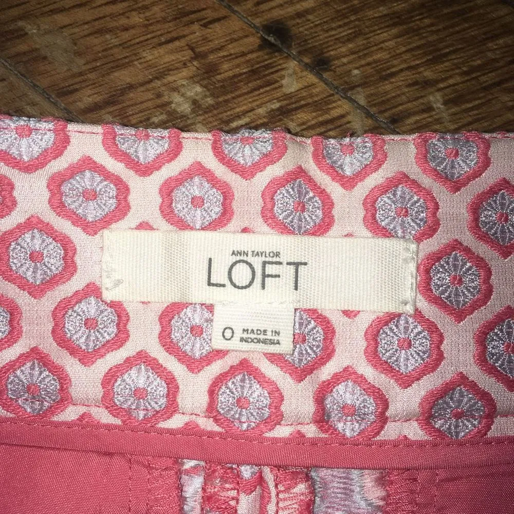 Loft pink brocade flat front size 0 shorts - Image 2