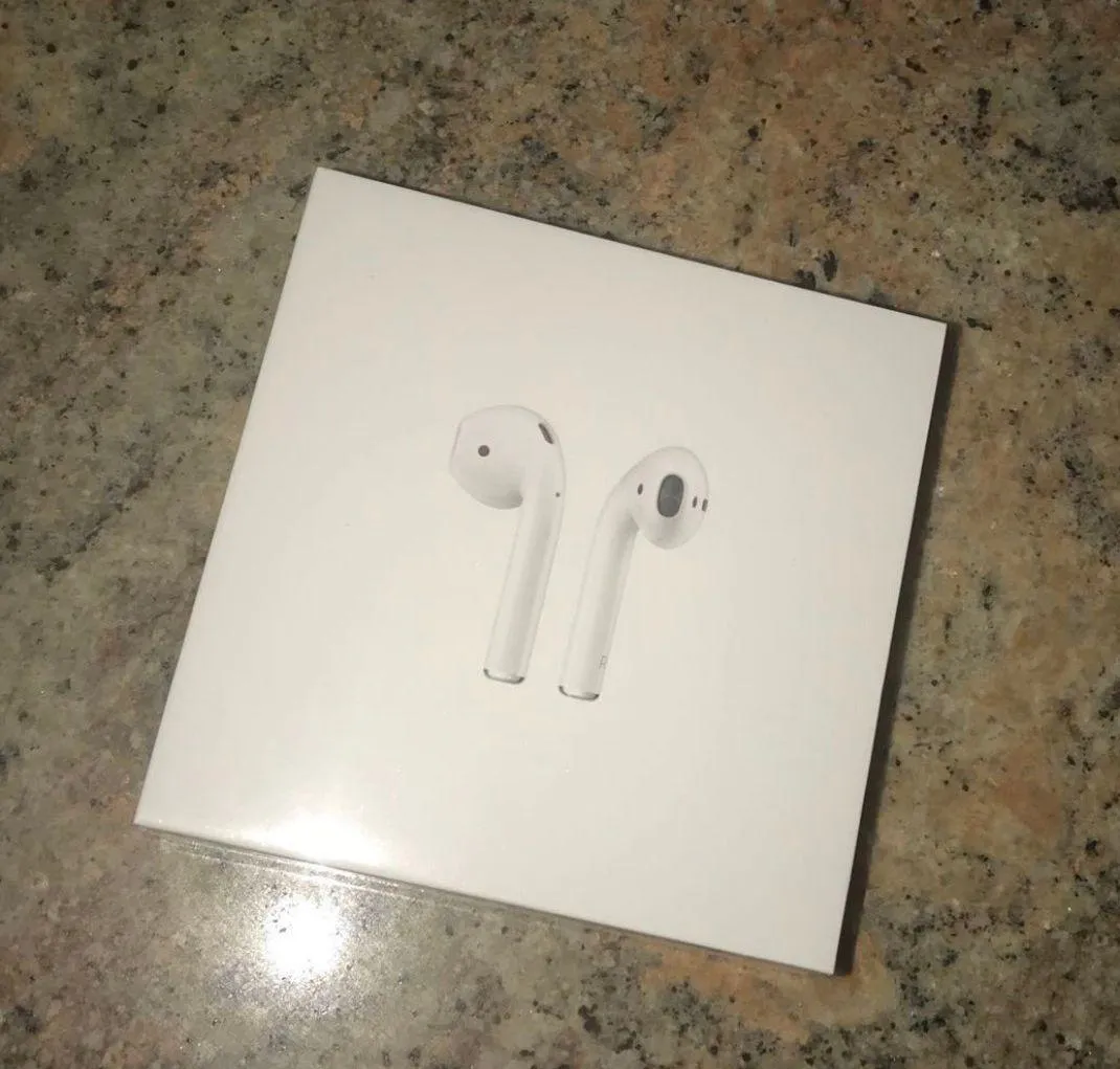 Apple AirPods With Charging Case - Image 10