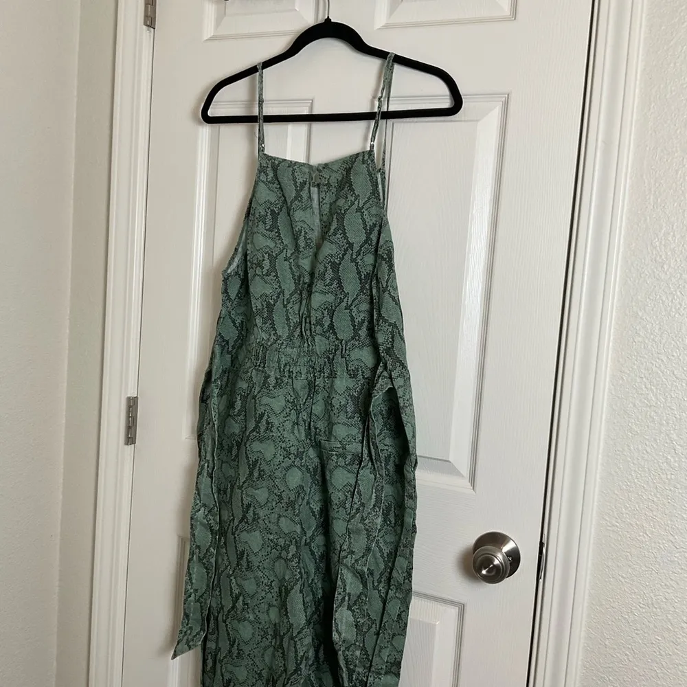 Blank NYC Jumpsuit Women large Linen Green Snake Skin - Image 9