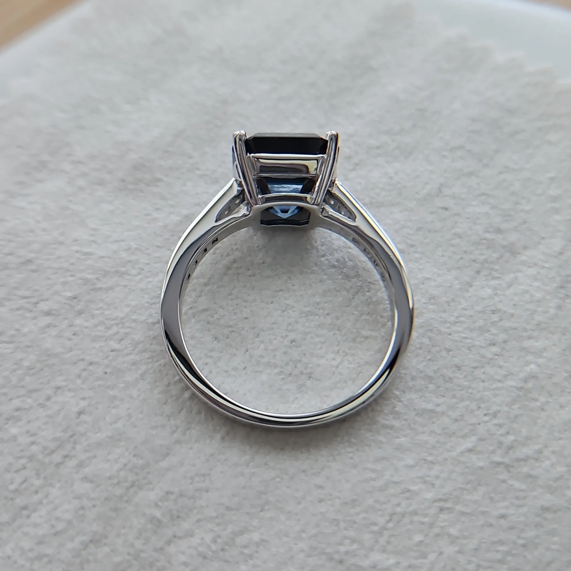 5ct Assher Cut Sapphire Blue Moissanite Ring. Size 9. - Image 8
