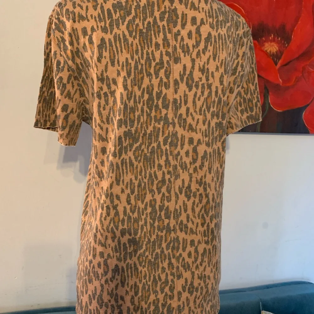 FREE PEOPLE Top shirt Womens Size XS Leopard Print Short Sleeves Casual - Image 4