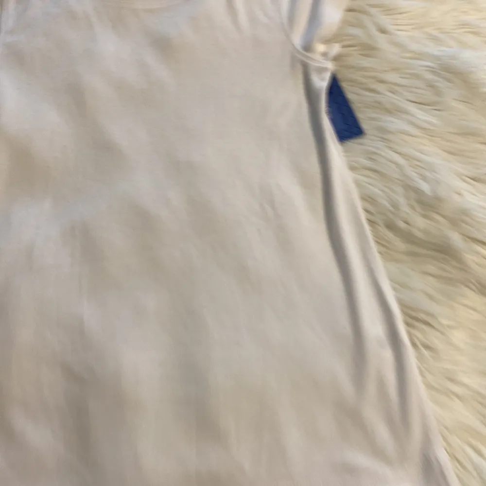 Vera Wang T-shirt brand new with tags - Image 5