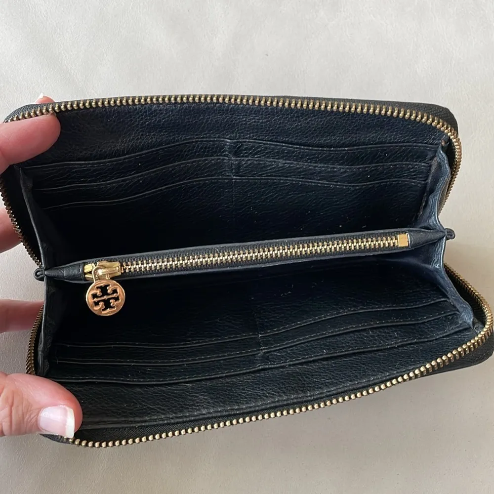 Tory Burch Zippy Wallet - Image 5