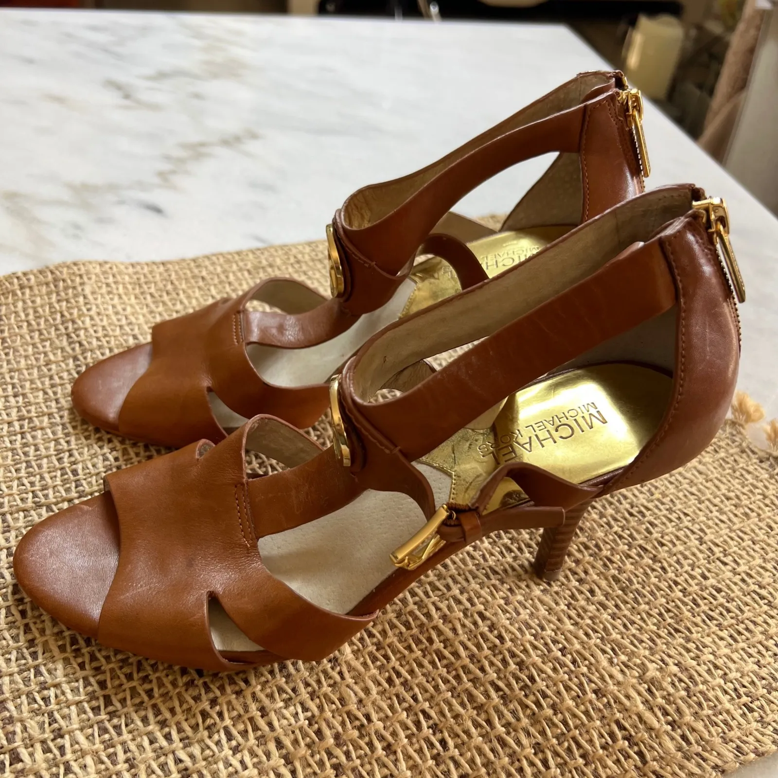 Michael‎ Kors Brown Leather MK Logo Gladiator Heels Sandals Women's 8.5M - Image 4