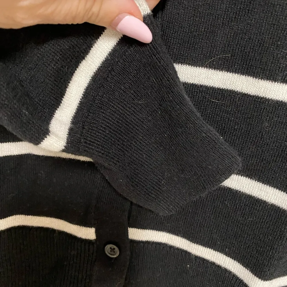 NWOT Old Navy Sweater Size Large - Image 3