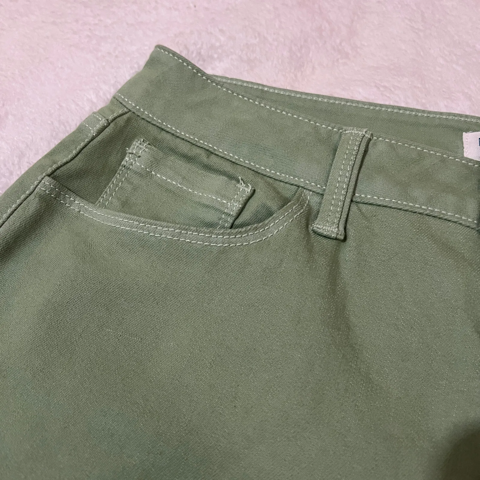 Market & Spruce (6) Light Green Lycra Stretchy 5 Pocket Mid Rise Shorts - Image 4