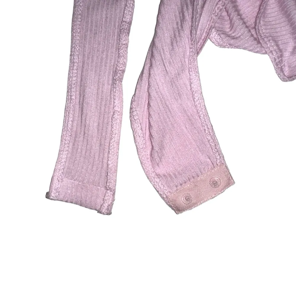 NEW BCBGeneration Surplice Ribbed Sleeveless Bodysuit in Lilac MEDIUM - Image 9