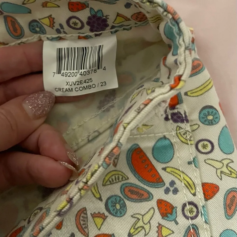 BCBG Generation Jasper novelty pineapple cream combo skinny jeans, size 23” - Image 8