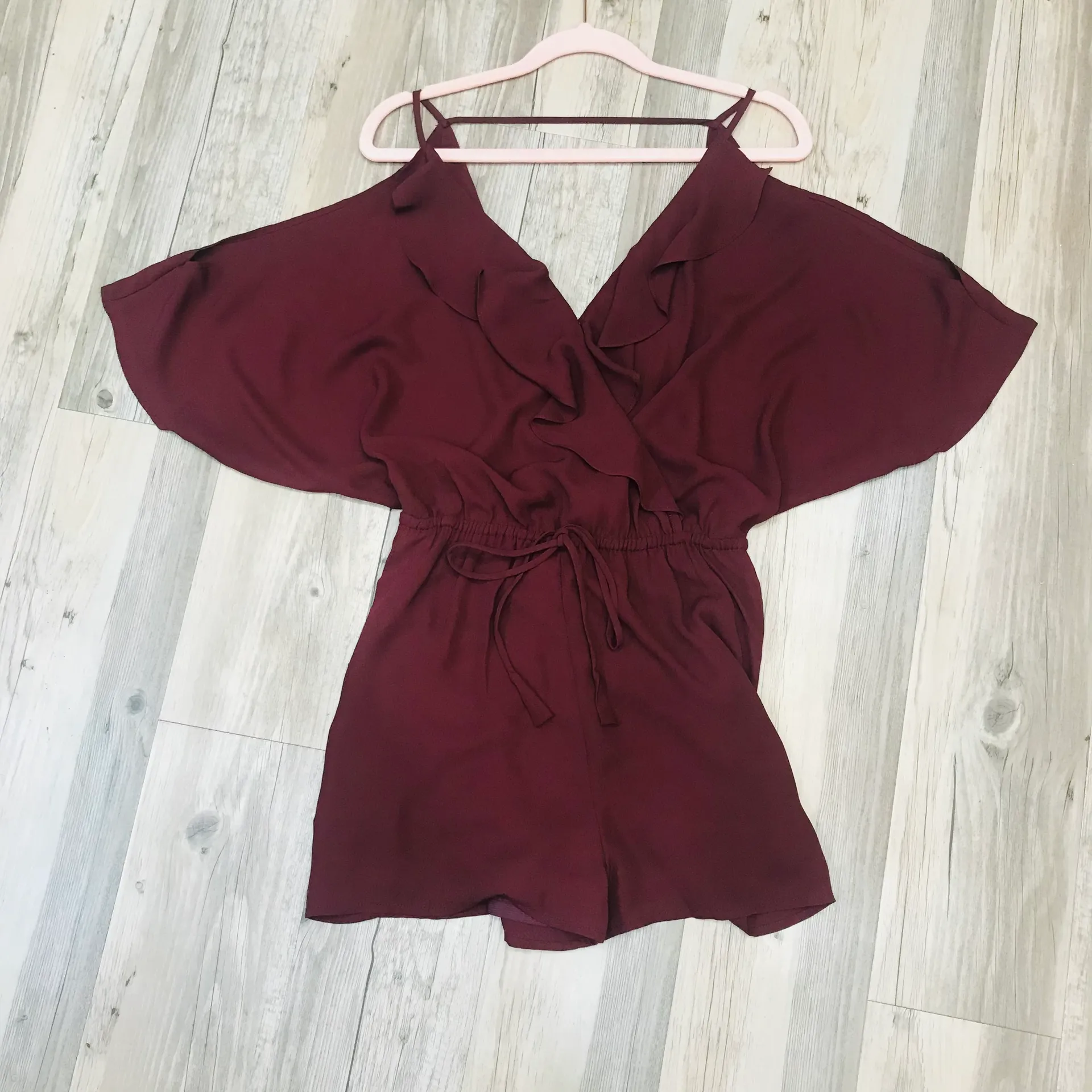 maroon COLD SHOULDER ROMPER sz small. - Image 5