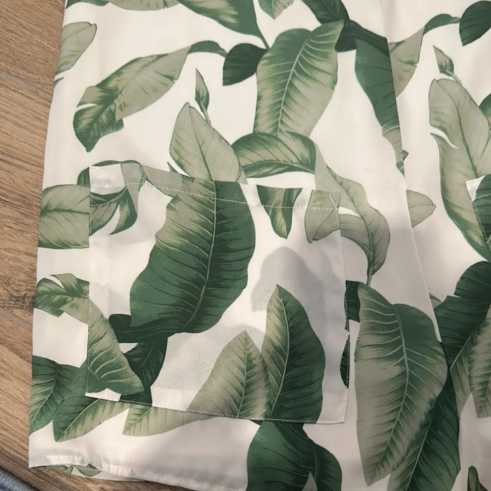 Tropical Leaf Print Sleeveless Top - Image 2