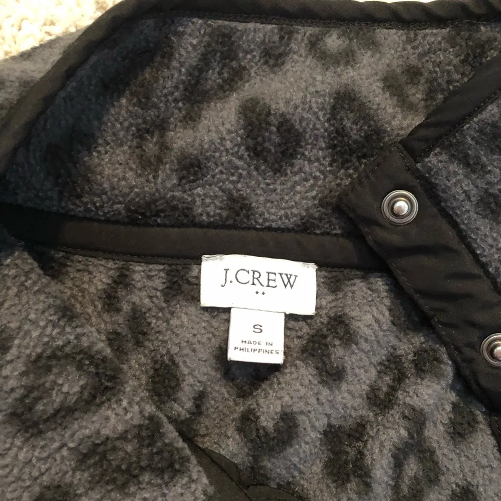 fleece leopard pattern jacket top, size small - Image 6