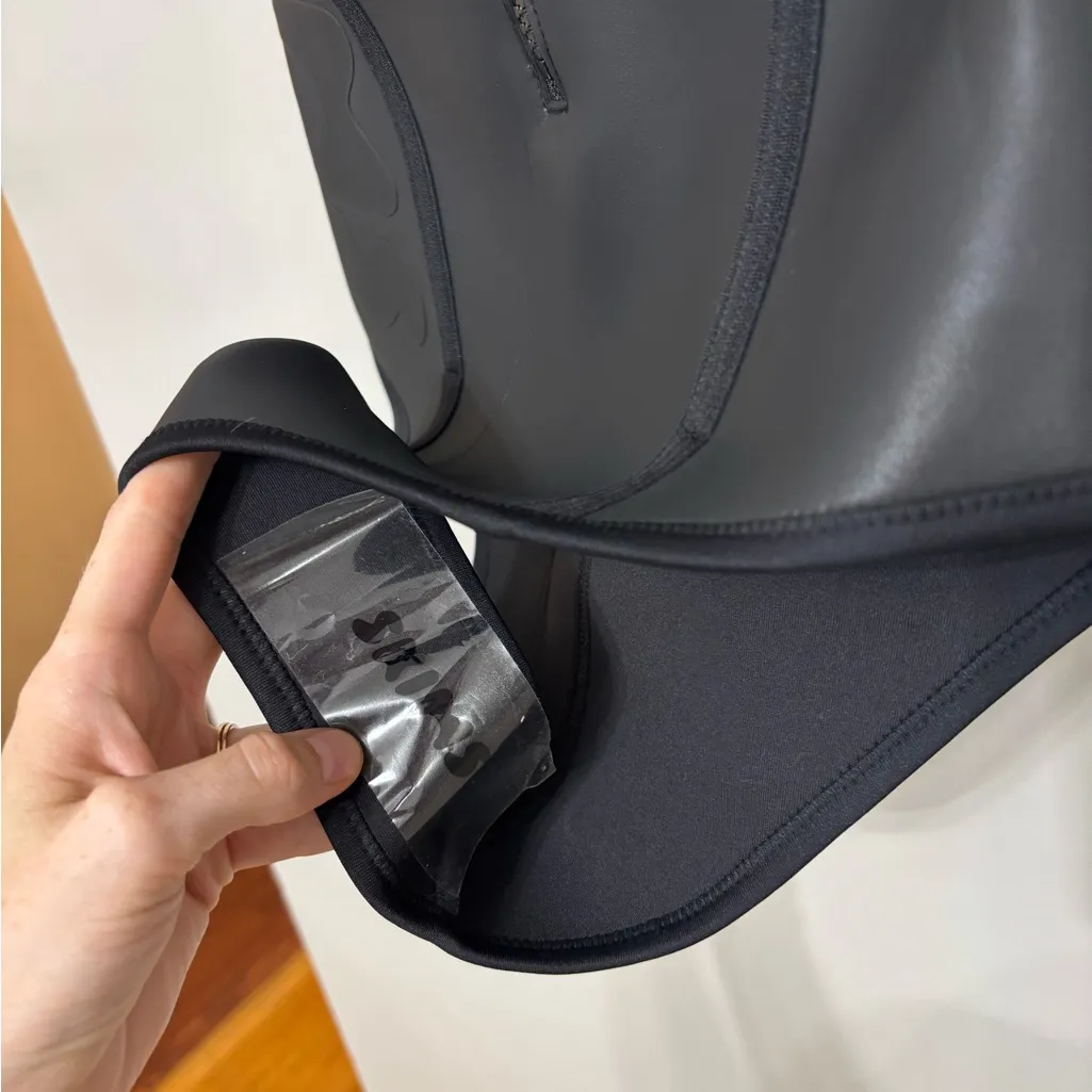 NWT SKIMS Rubberized Scuba Swim Strapless One Piece in Onyx - Size M - Image 7