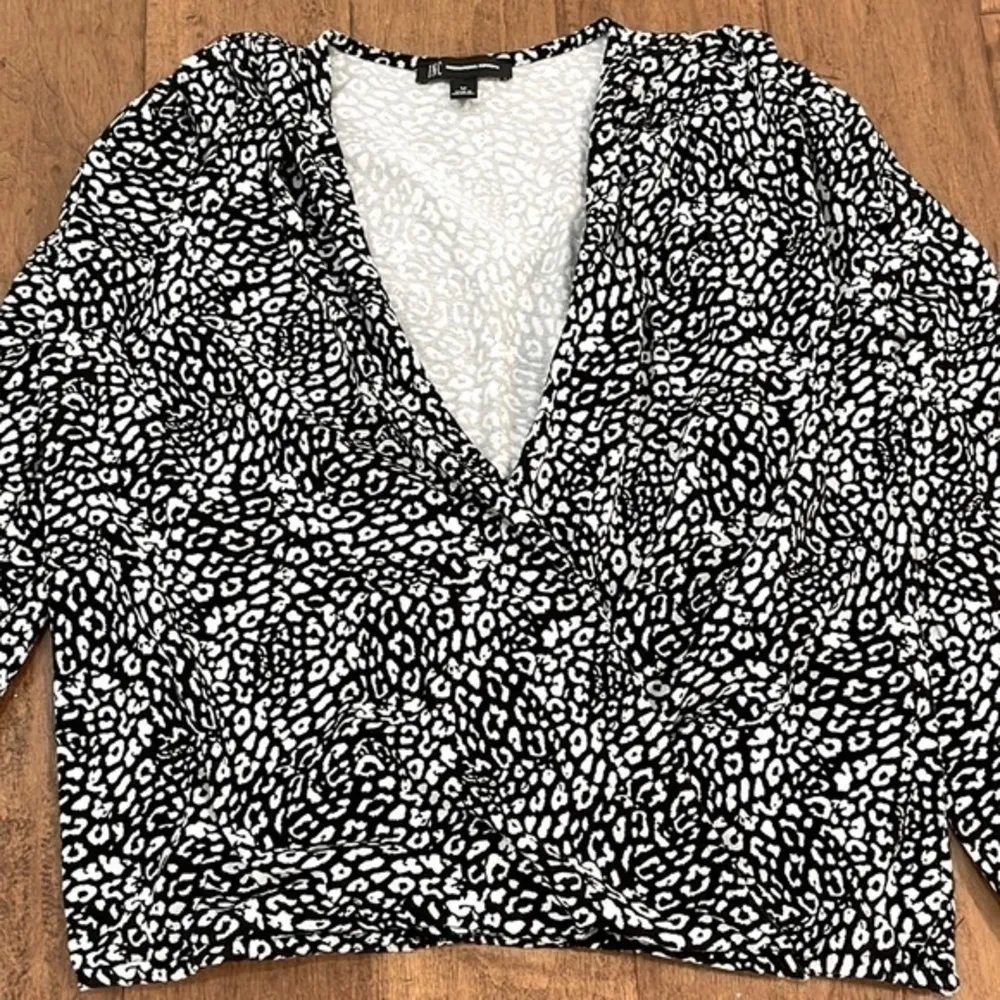 INC - International Concepts - Animal Print Crossover Cropped Long Sleeve Top - Image 2