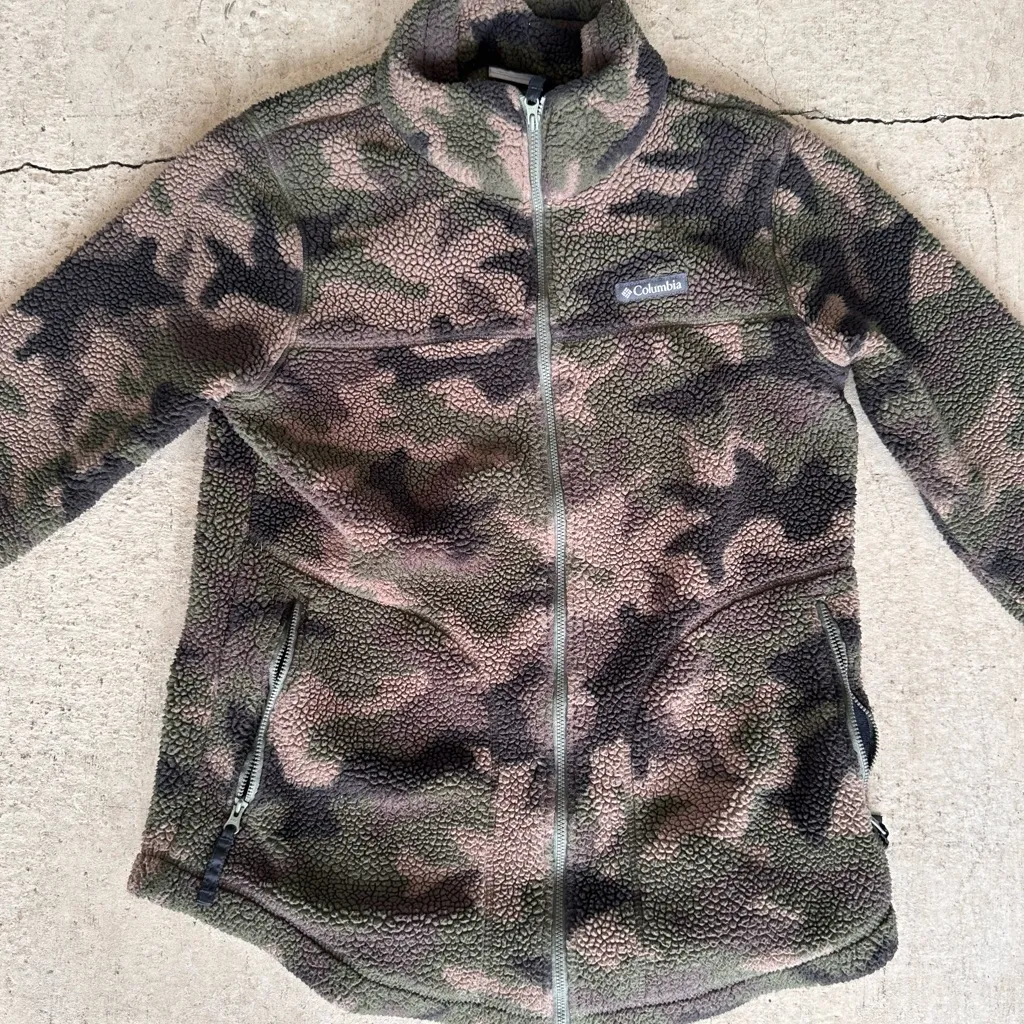 Columbia Unisex camo army print  zip up sweater size medium - Image 2