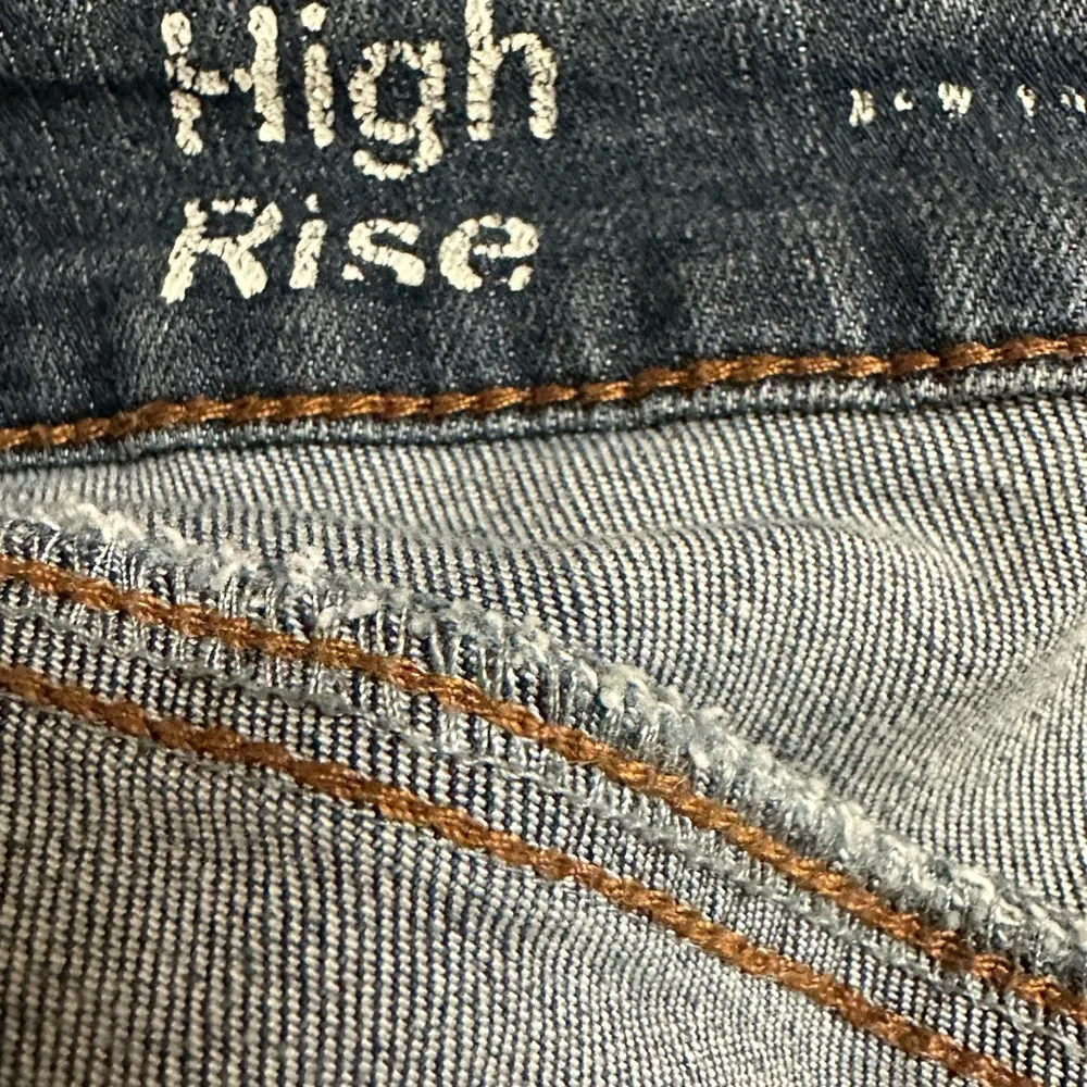 Rewash Reunion Button Fly Distressed Denim Raw Hem Blue Jean Shorts Juniors 11 - Image 7