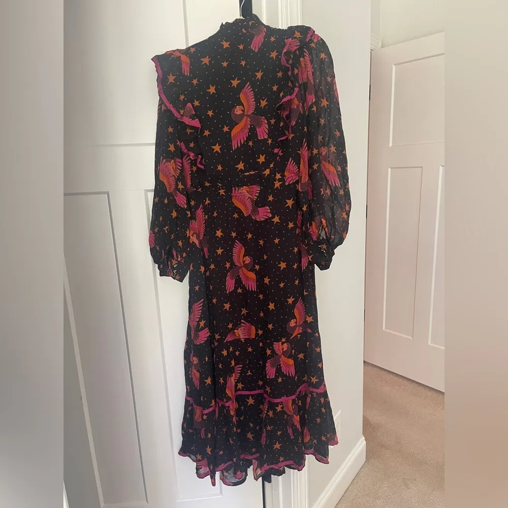 Farm Rio Black Macaws Maxi Dress Star Bird Printed Ruffle V Neck Midi - Image 8