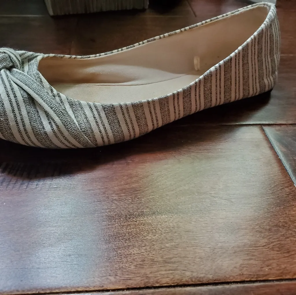 Time & tru flats size 7.5 black and white - Image 2