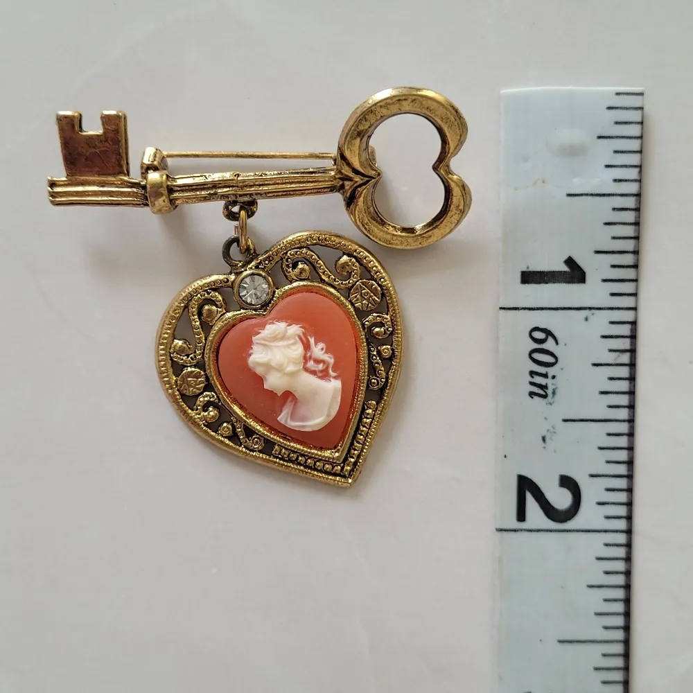 Vintage Heart Key Cameo Gold Tone Dangle Brooch Pin - Image 4