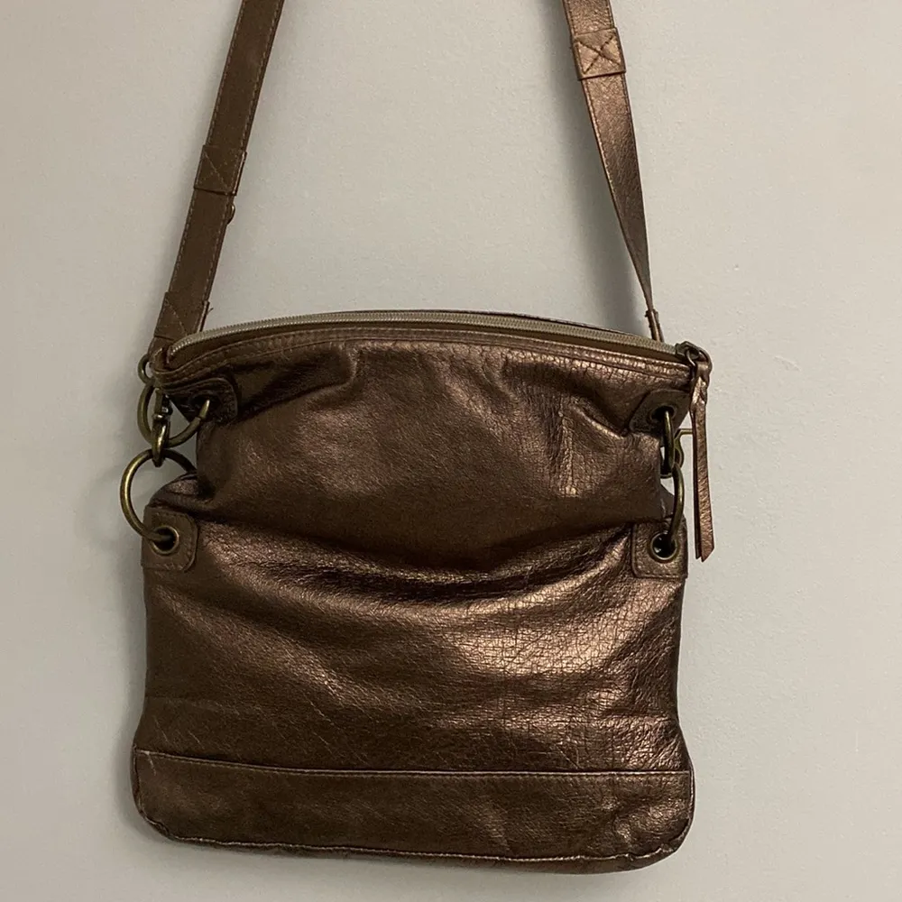 The SAK women’s toasty gold leather crossbody bag size 11”x12” - Image 7