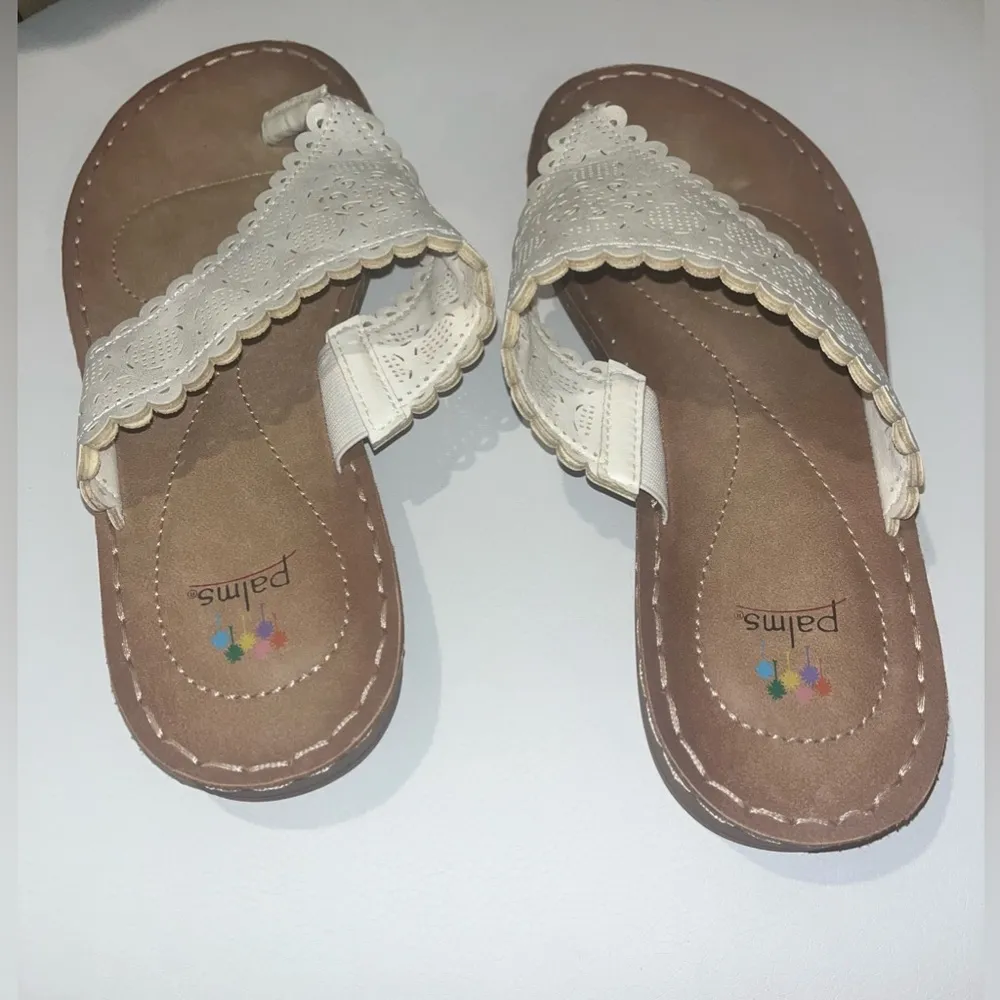 PALMS Women’s 10 Perforated Thong Sandals White on Brown Flip Flop Slip On Comfy - Image 7