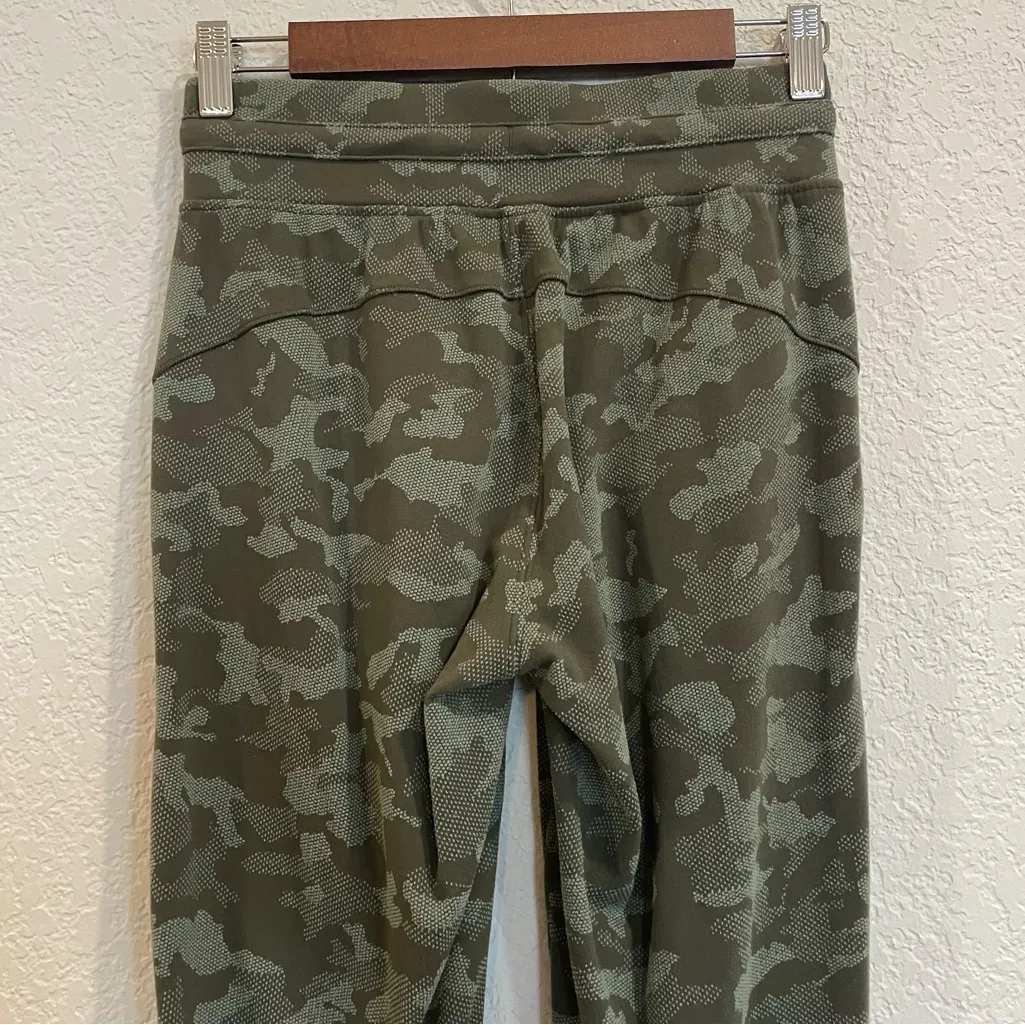 Lululemon Ready to Rulu Jogger 29” in Heritage Camo Dark Olive - Size 4 - Image 9