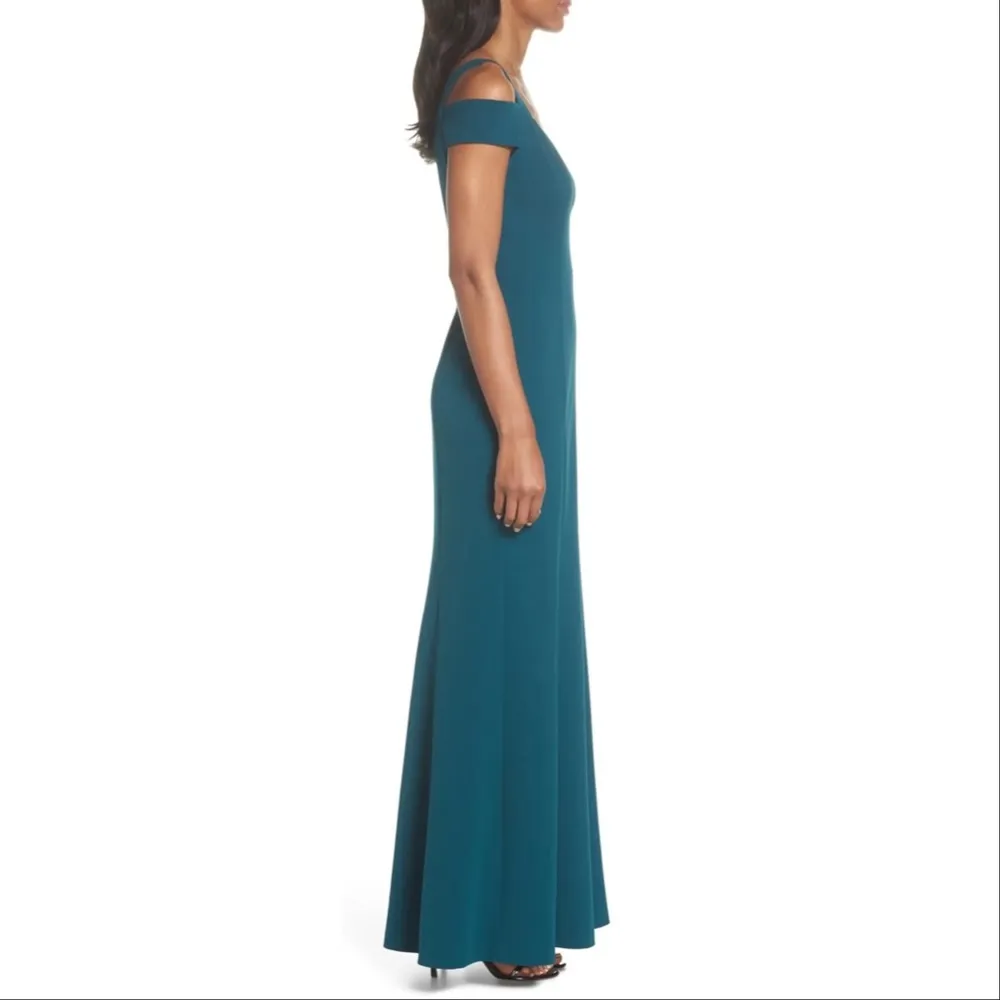 Eliza J Cold Shoulder Scuba Crepe Trumpet Gown - Image 10
