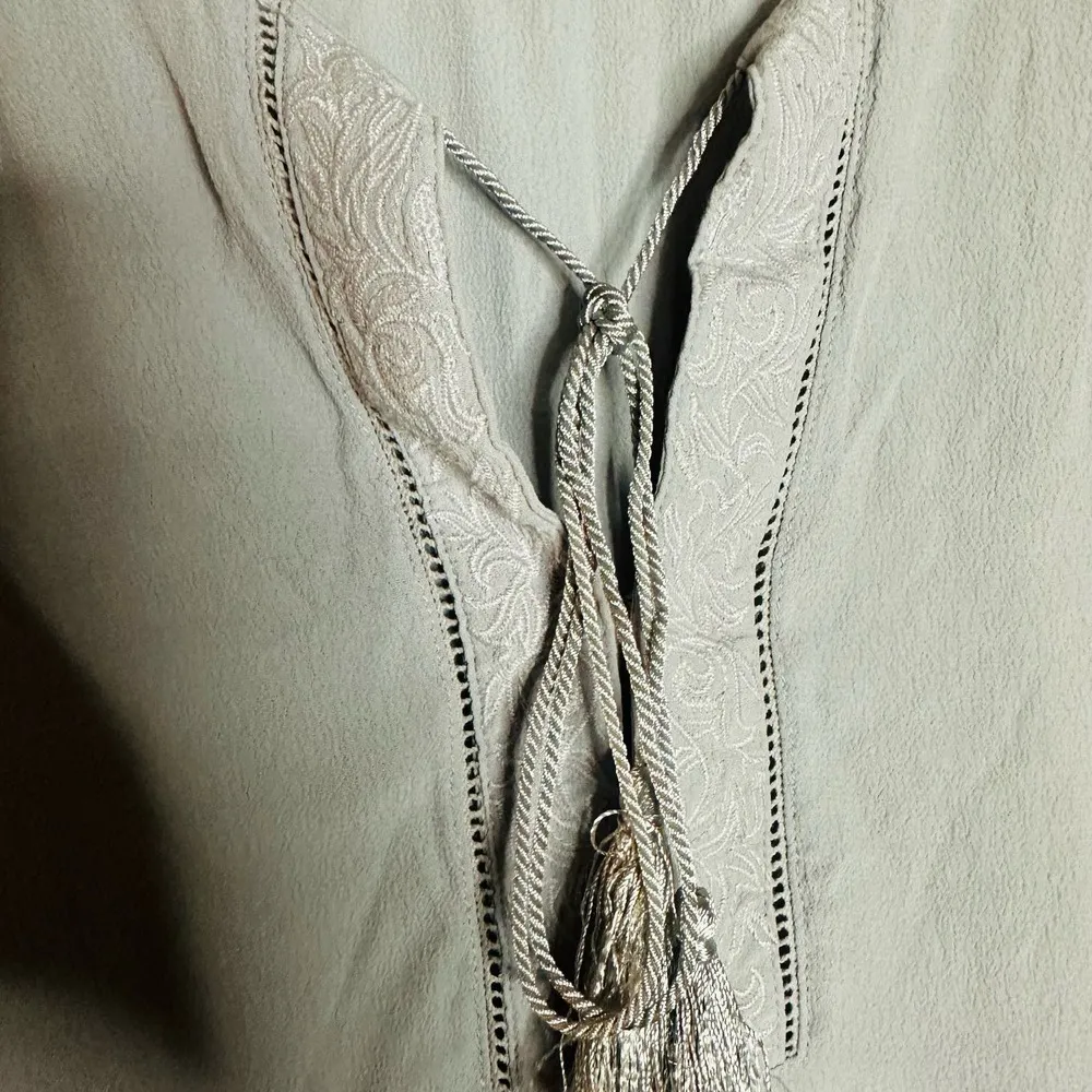 ASTR the Label Pale Grey Tie at Neck Wrist Ties Tassle Blouse Size Small - Image 8