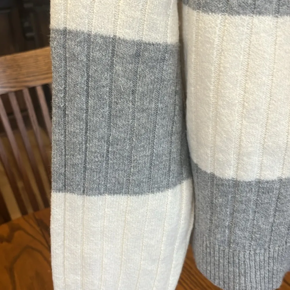 Gray Cream Striped Crop Cardigan New - Image 8