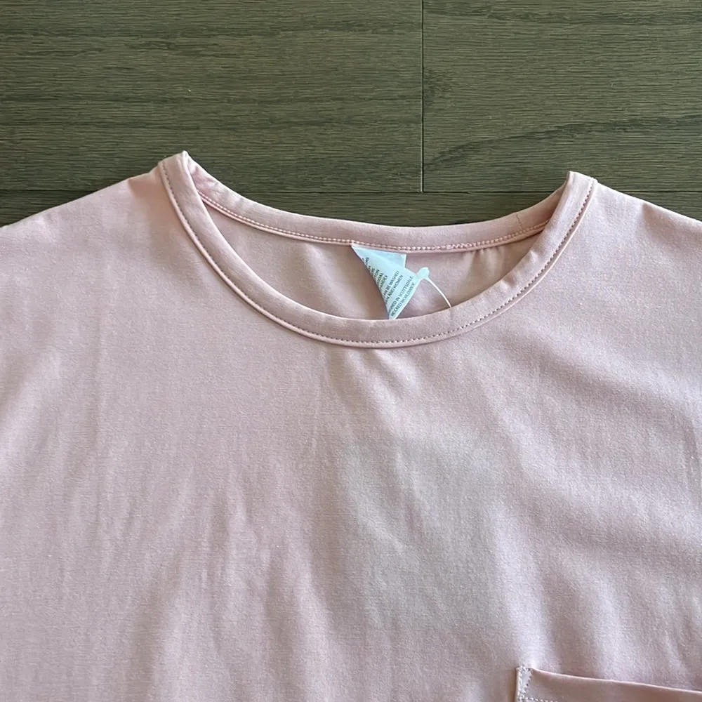 NWT Senita Athletics Pink Floral Pocket Short Sleeve Tee - Size S - Image 4