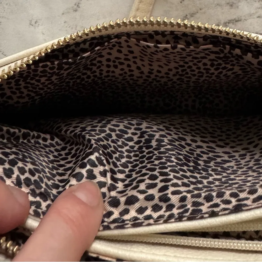 NWOT beige cream pebble vegan leather crossbody bag with animal print, size 8x5 Gold - Image 5